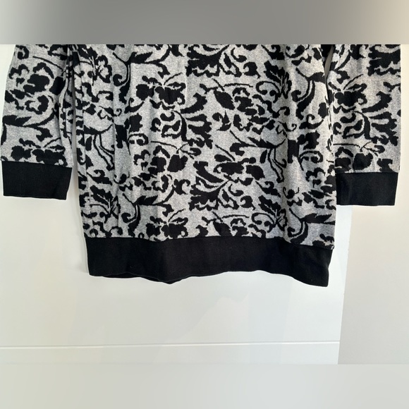 Revolution by Ricki’s Sweater - Picture 5 of 6